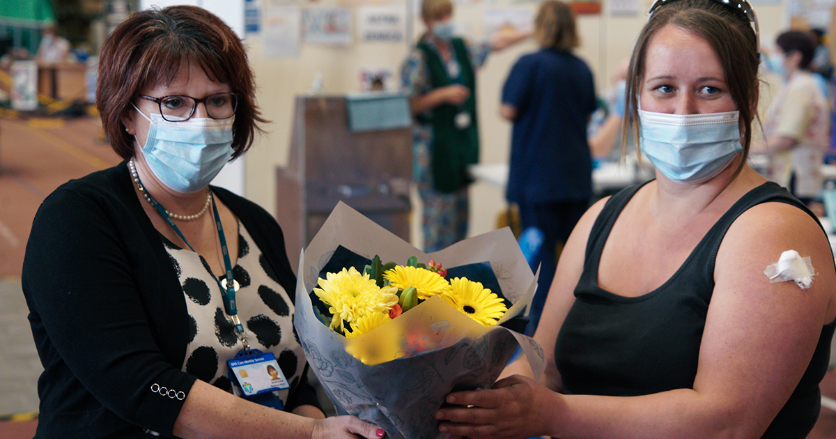 500,000th first dose flowers.png